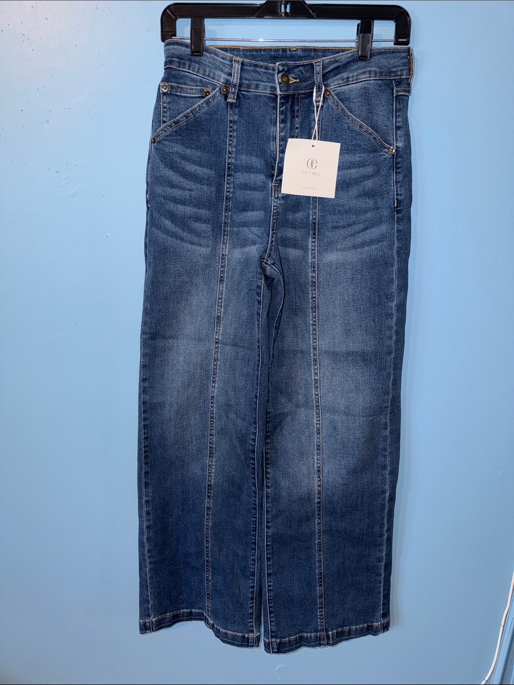 CICY BELL  Straight-Leg Women’s Jeans in Dark Blue Wash